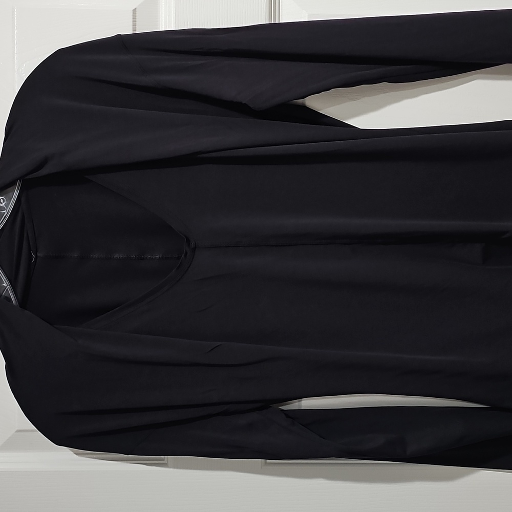 Lululemon V-neck Black Long Sleeve Top EUC